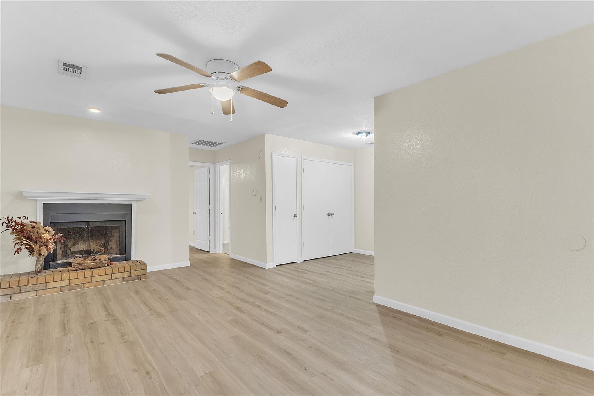 209 W Trinity Street #D — photo