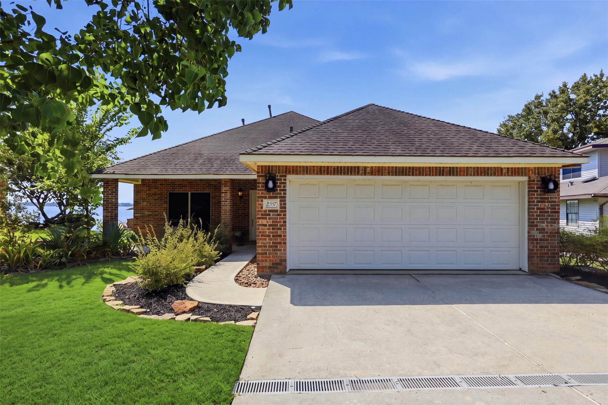 16457 Hunters Trail — photo