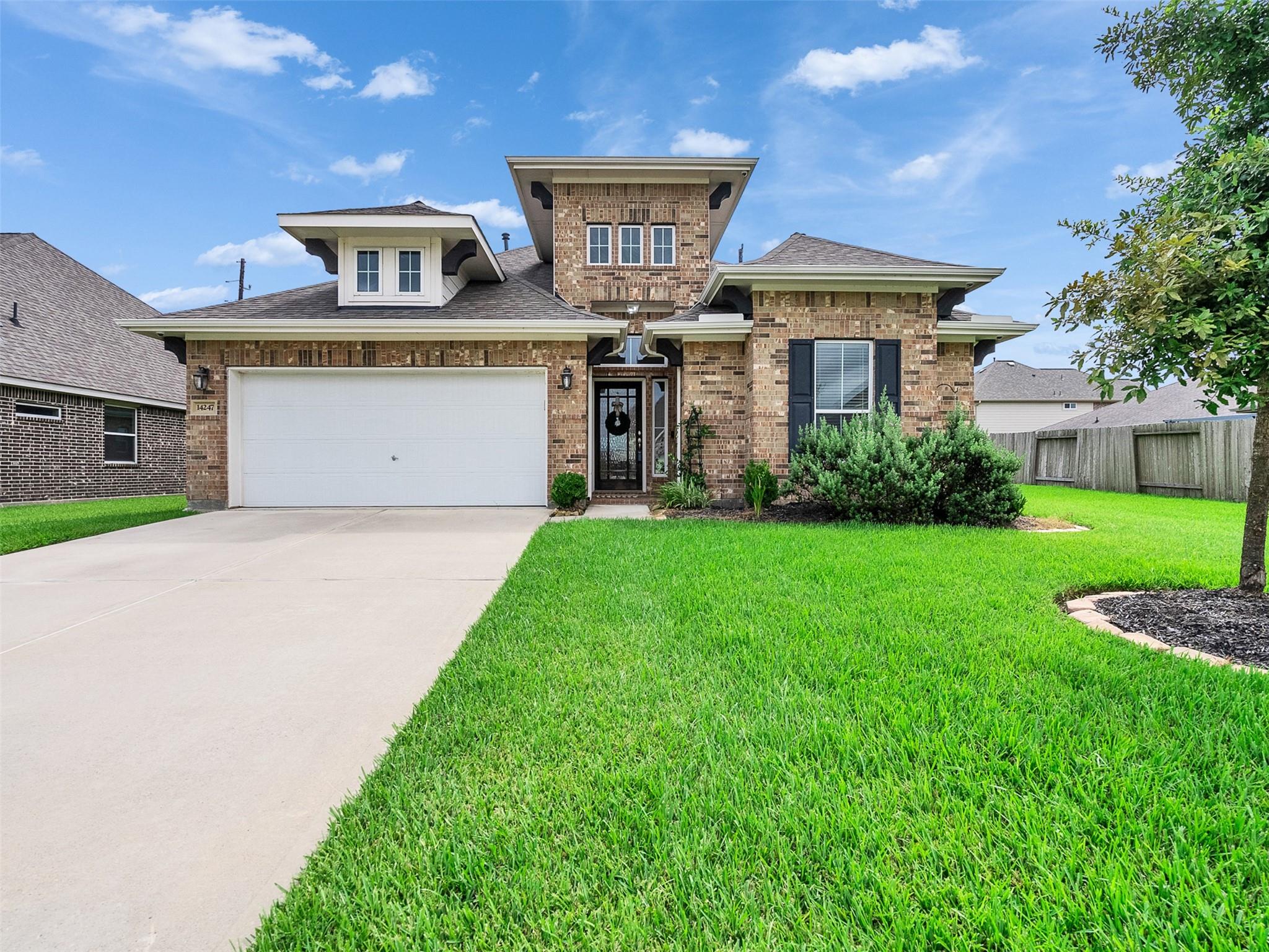 14247 Medina Drive — photo