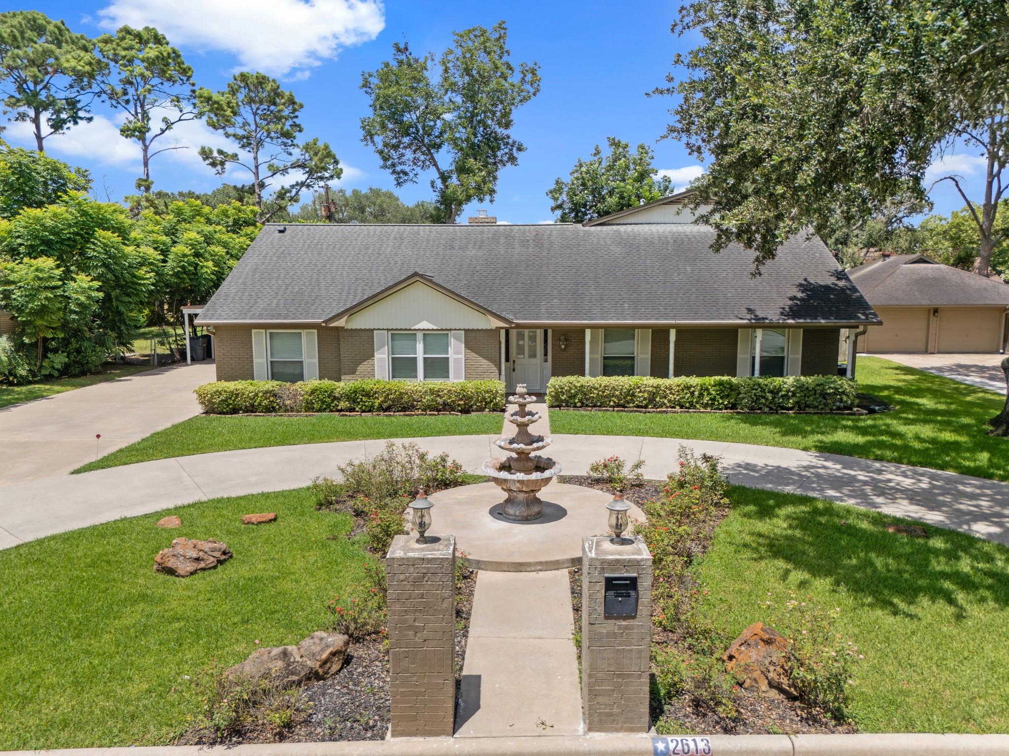 2613 Oak Drive — photo