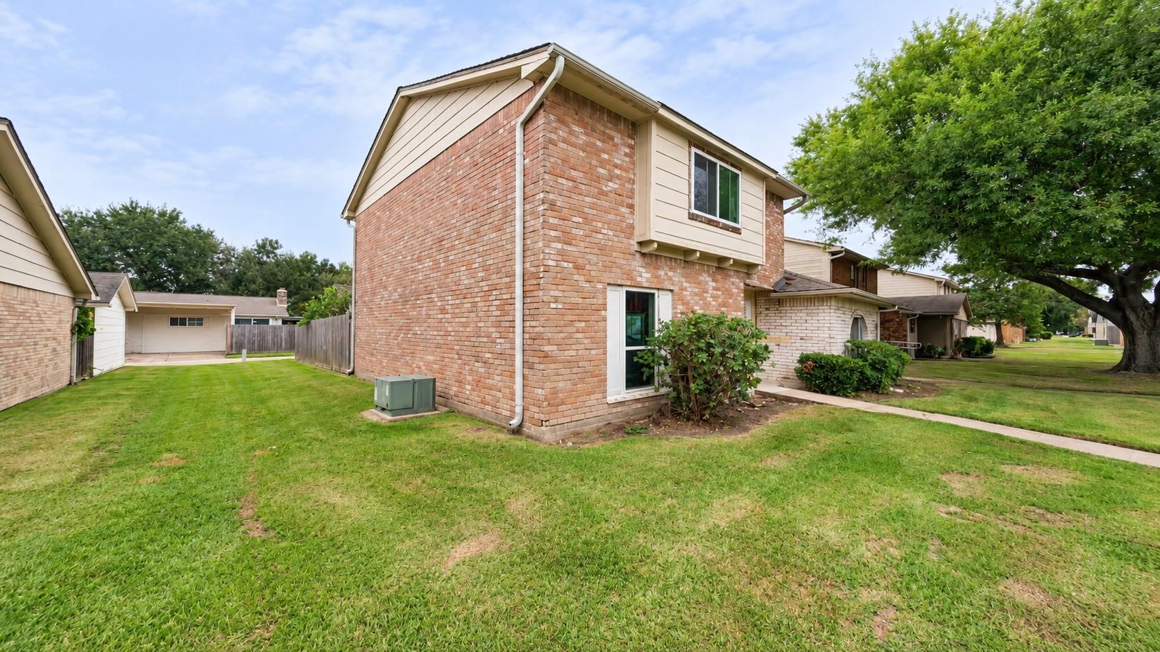 12829 Clarewood Drive — photo