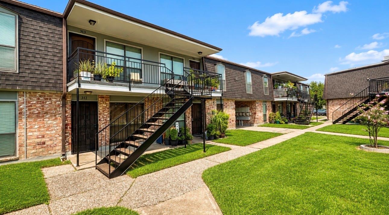 10802 Kingspoint Road #313 — photo