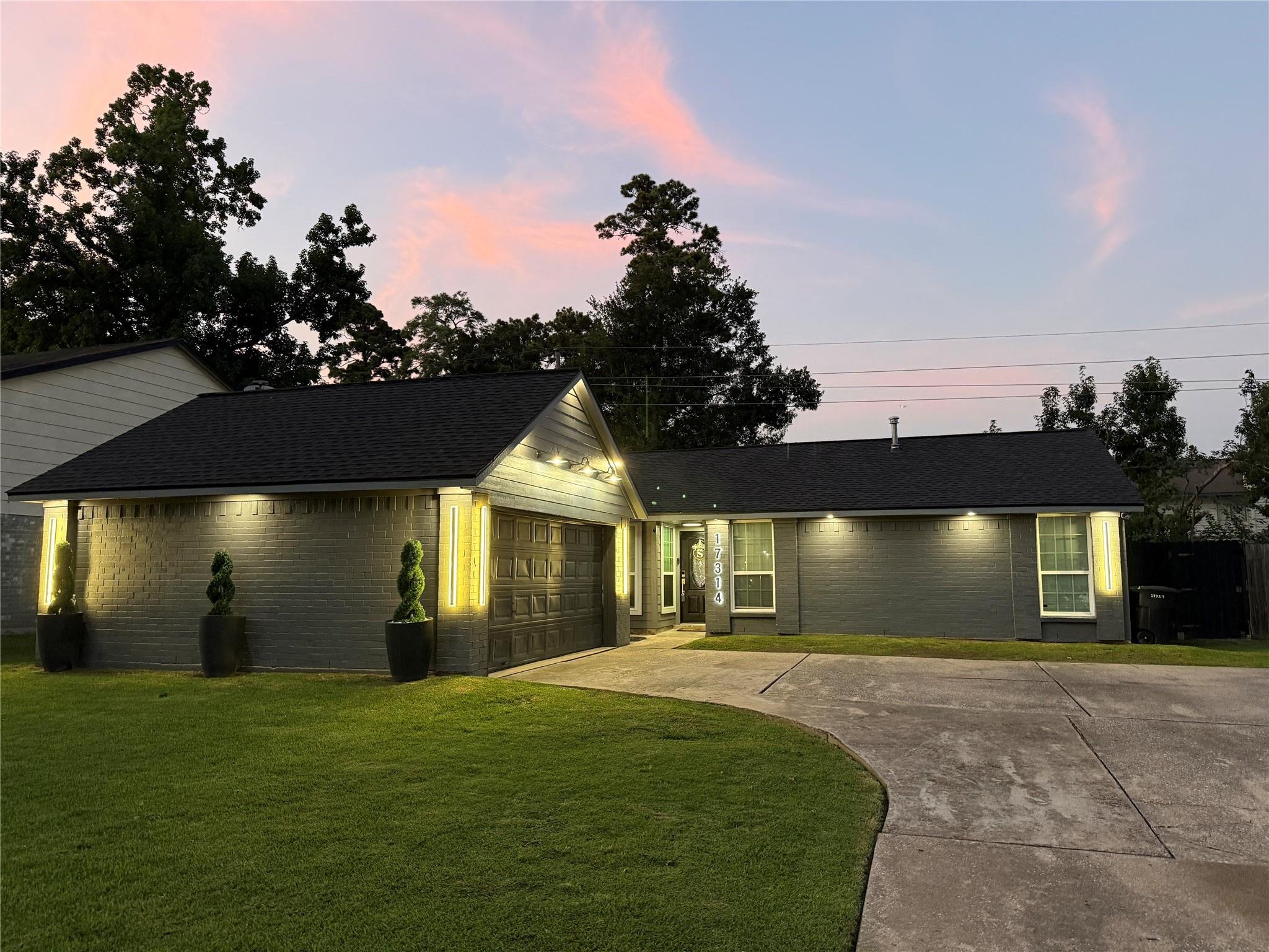 17314 Huntersglen Circle — photo