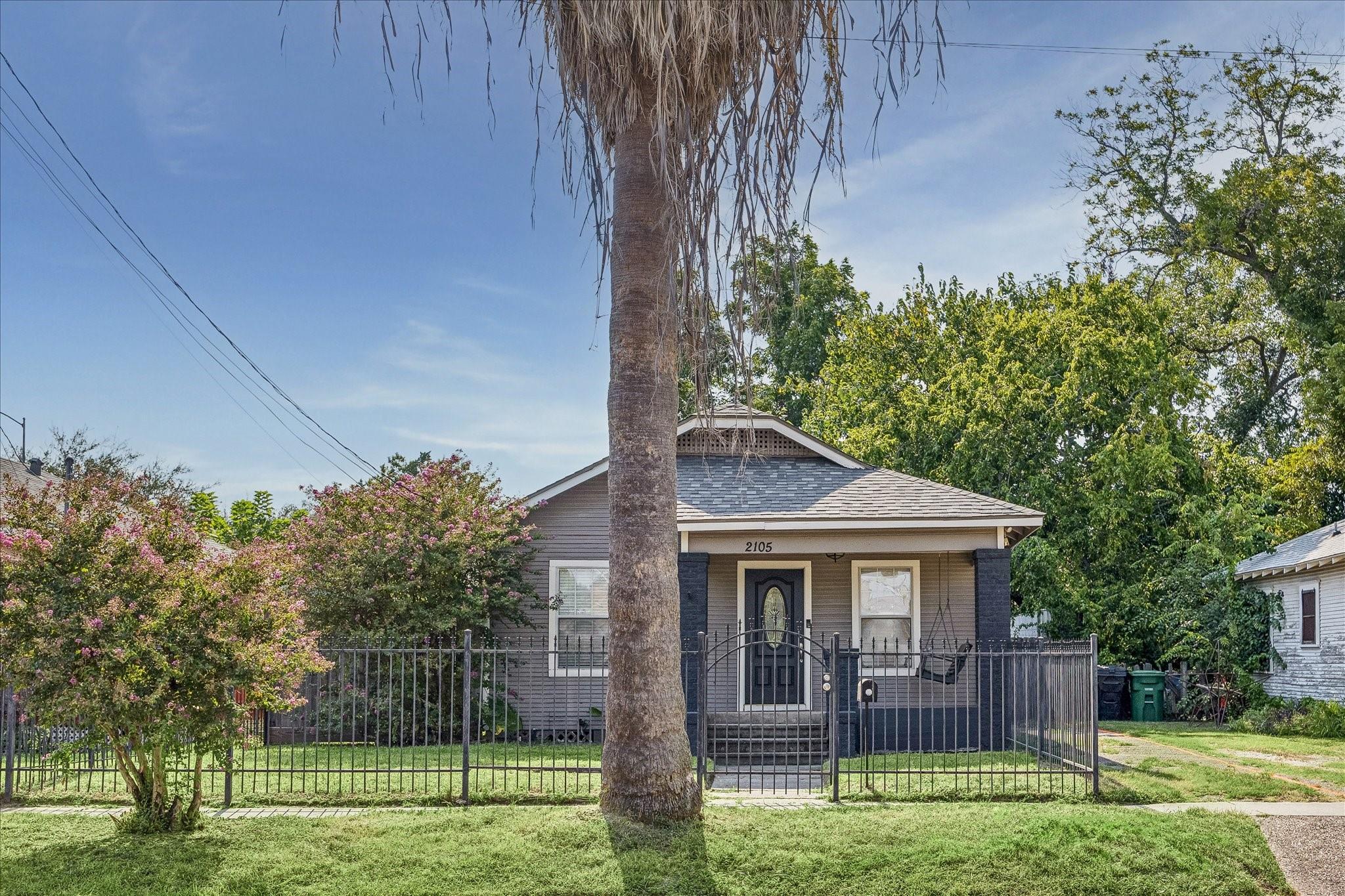 2105 Lawrence Street — photo