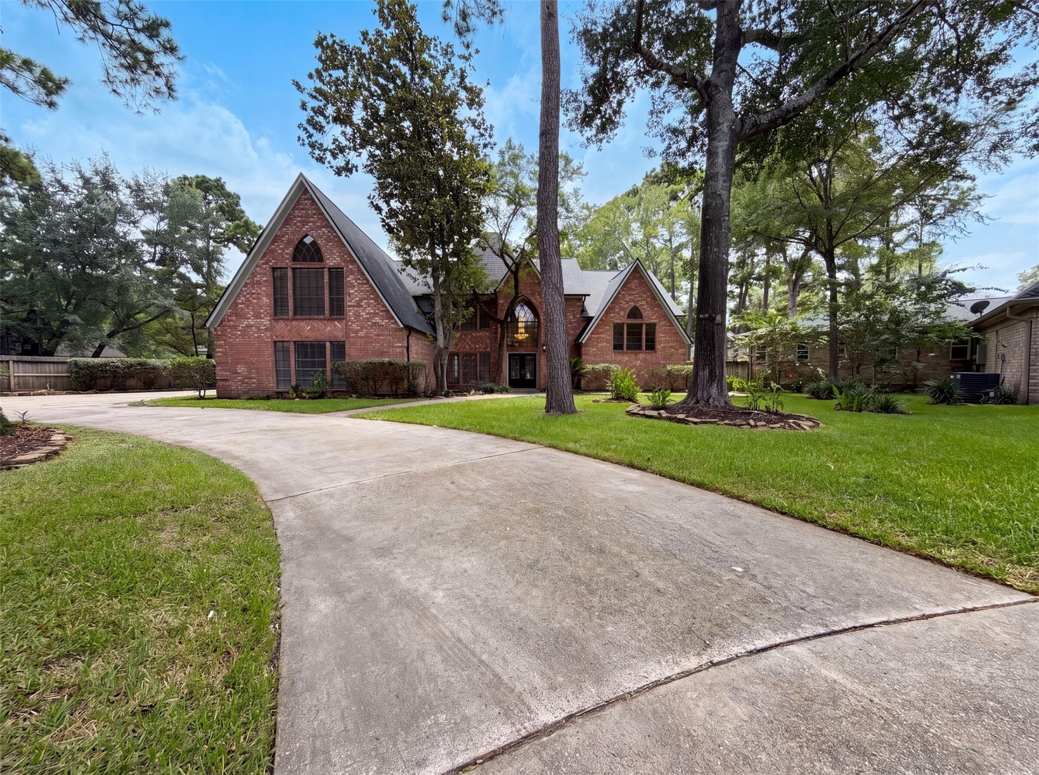 6127 Willowcrest Court — photo