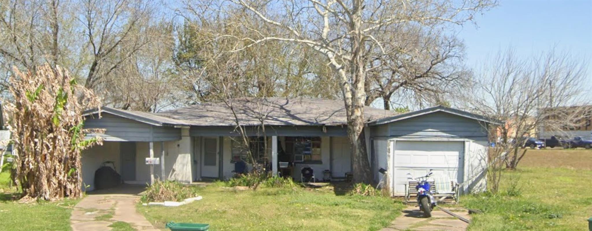 913 Anthony Court — photo
