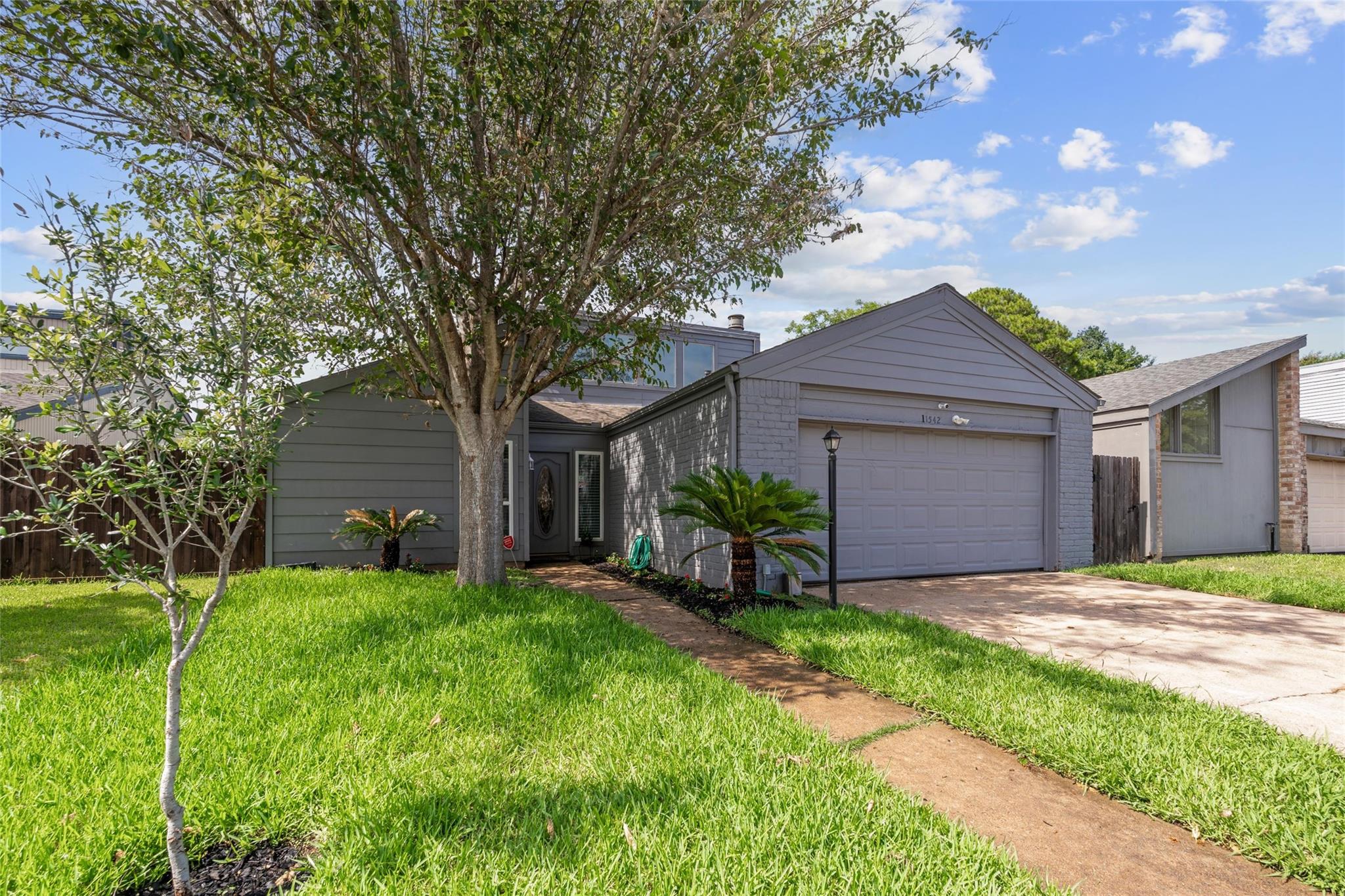 11542 Bellerive Drive — photo