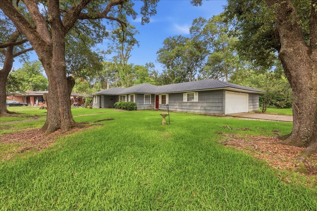 3495 Redwood Drive — photo