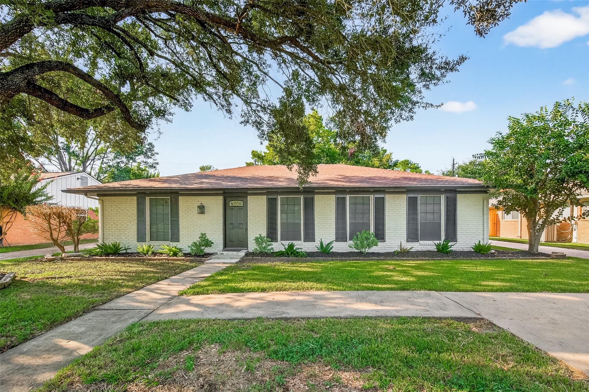5731 Willowbend Boulevard — photo