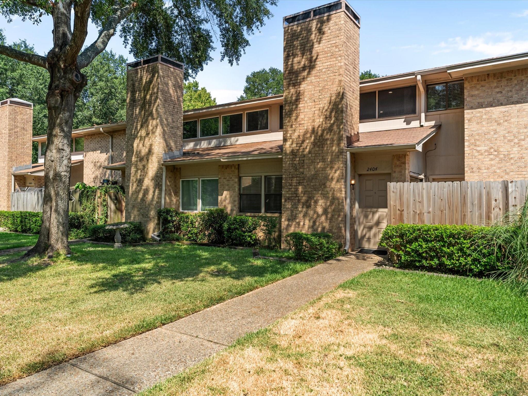 2404 Villa Court — photo