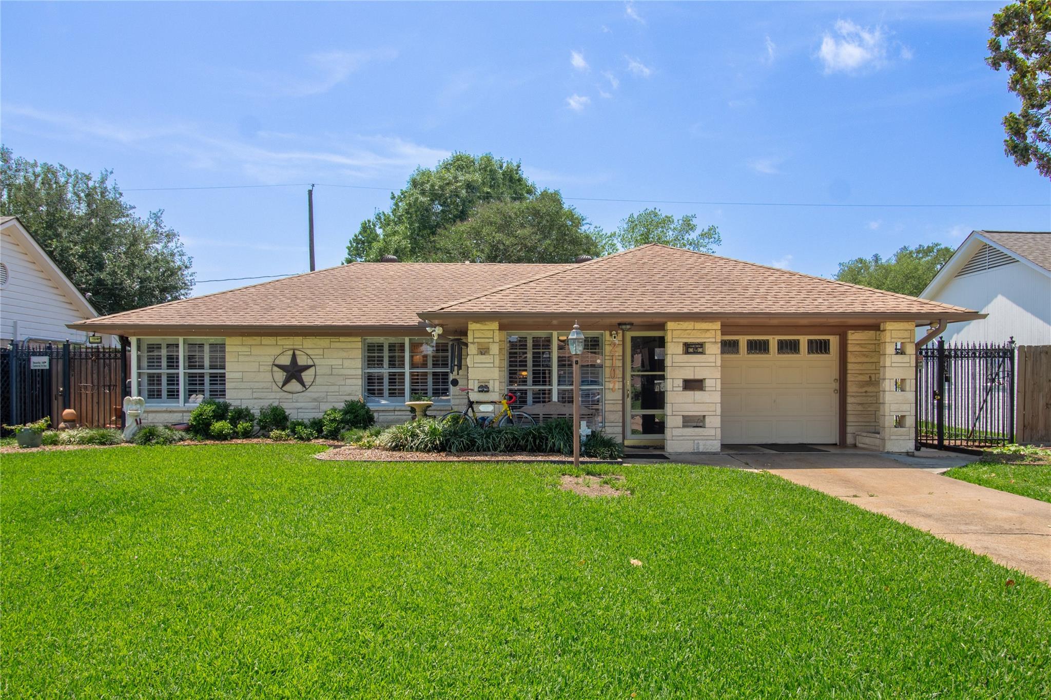 2107 Bron Holly Drive — photo