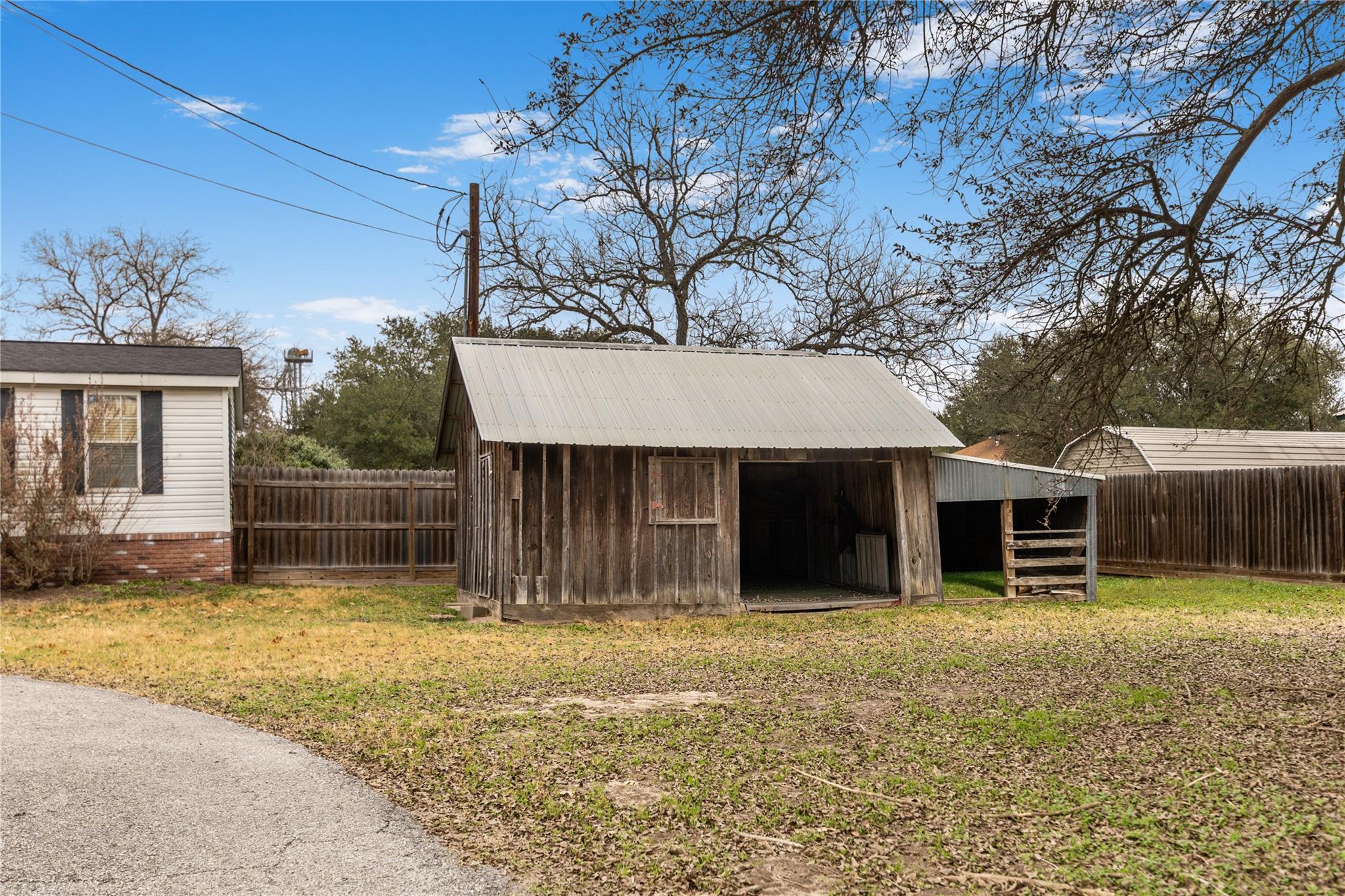 1005 Baumgarten, Schulenburg, TX 78956 — photo 3