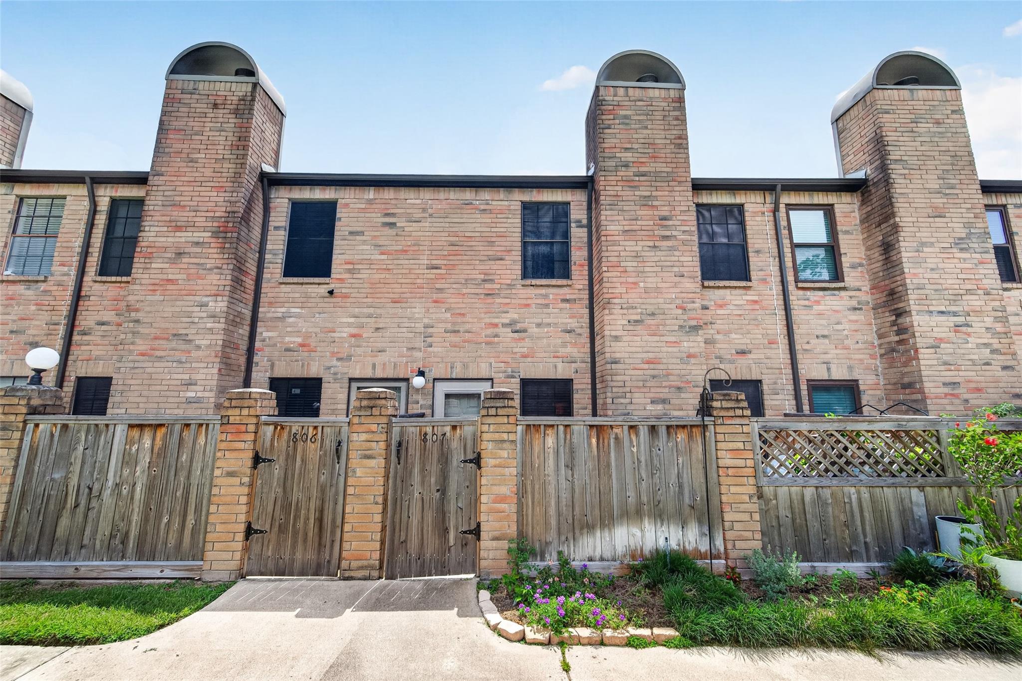9850 Pagewood Lane #807 — photo