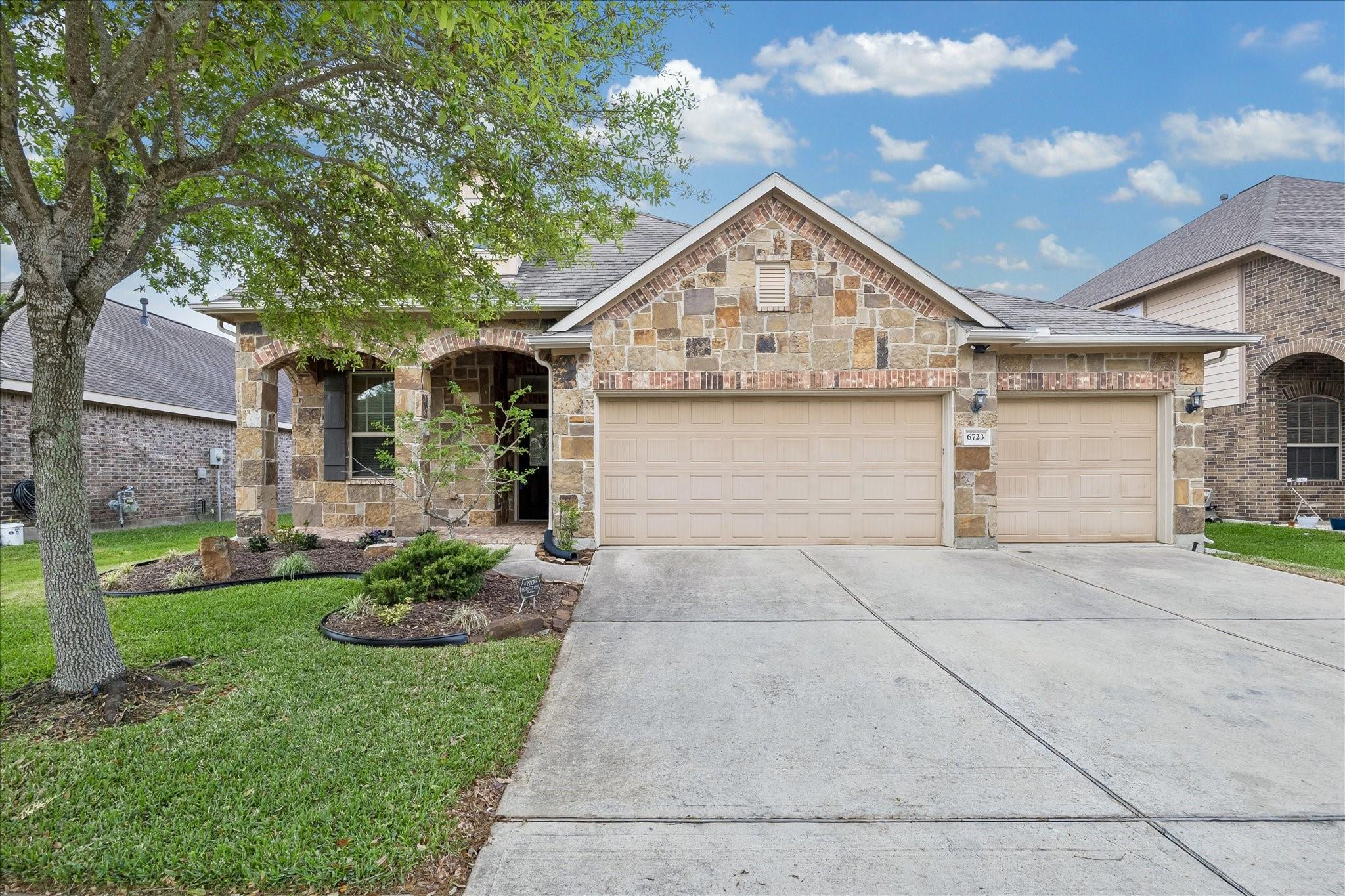 6723 Hunters Way Lane — photo