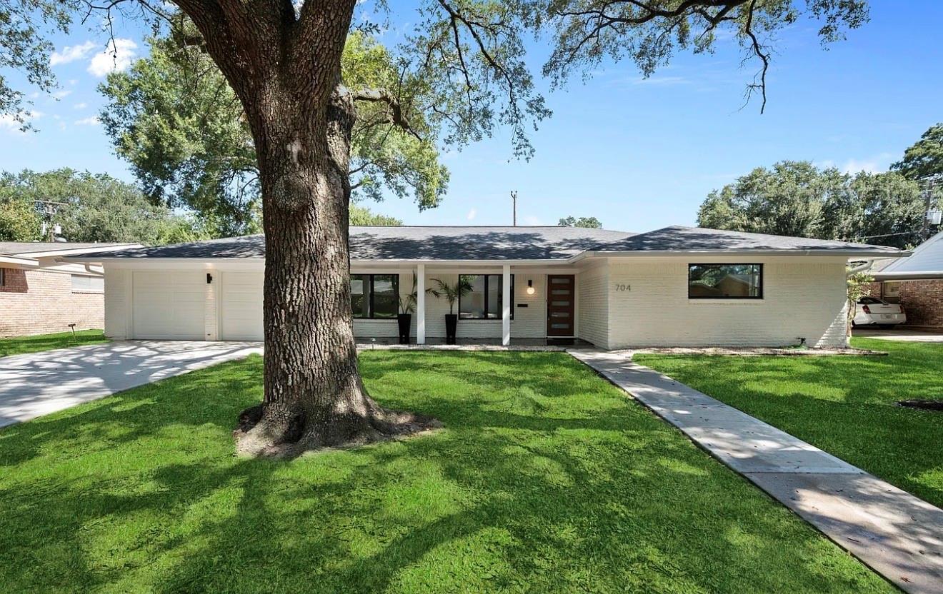 704 Fleetwood Street — photo