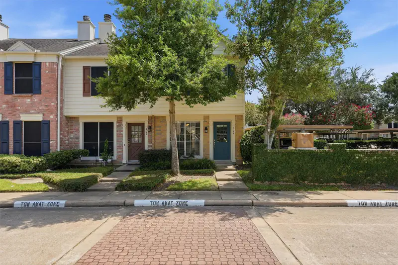 2808 Grants Lake Boulevard #304 — photo
