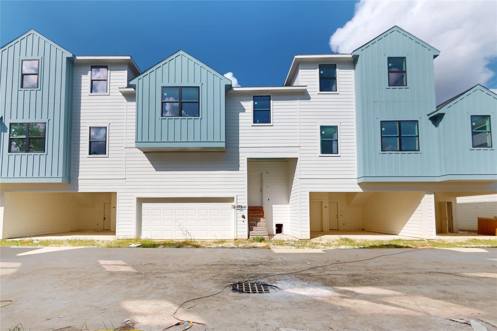 2027 Oak Forest Drive — photo