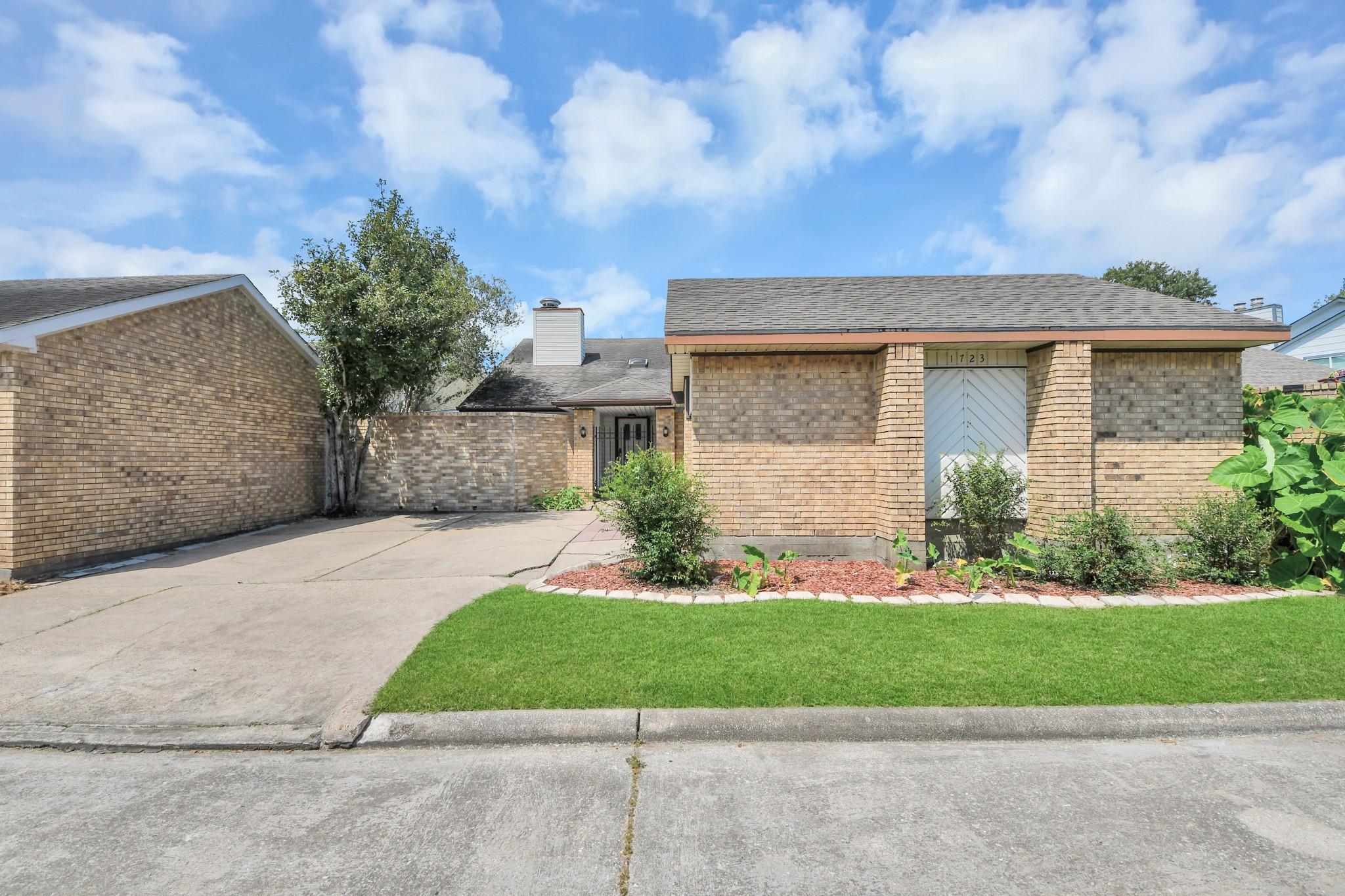 1723 Plumbwood Way — photo