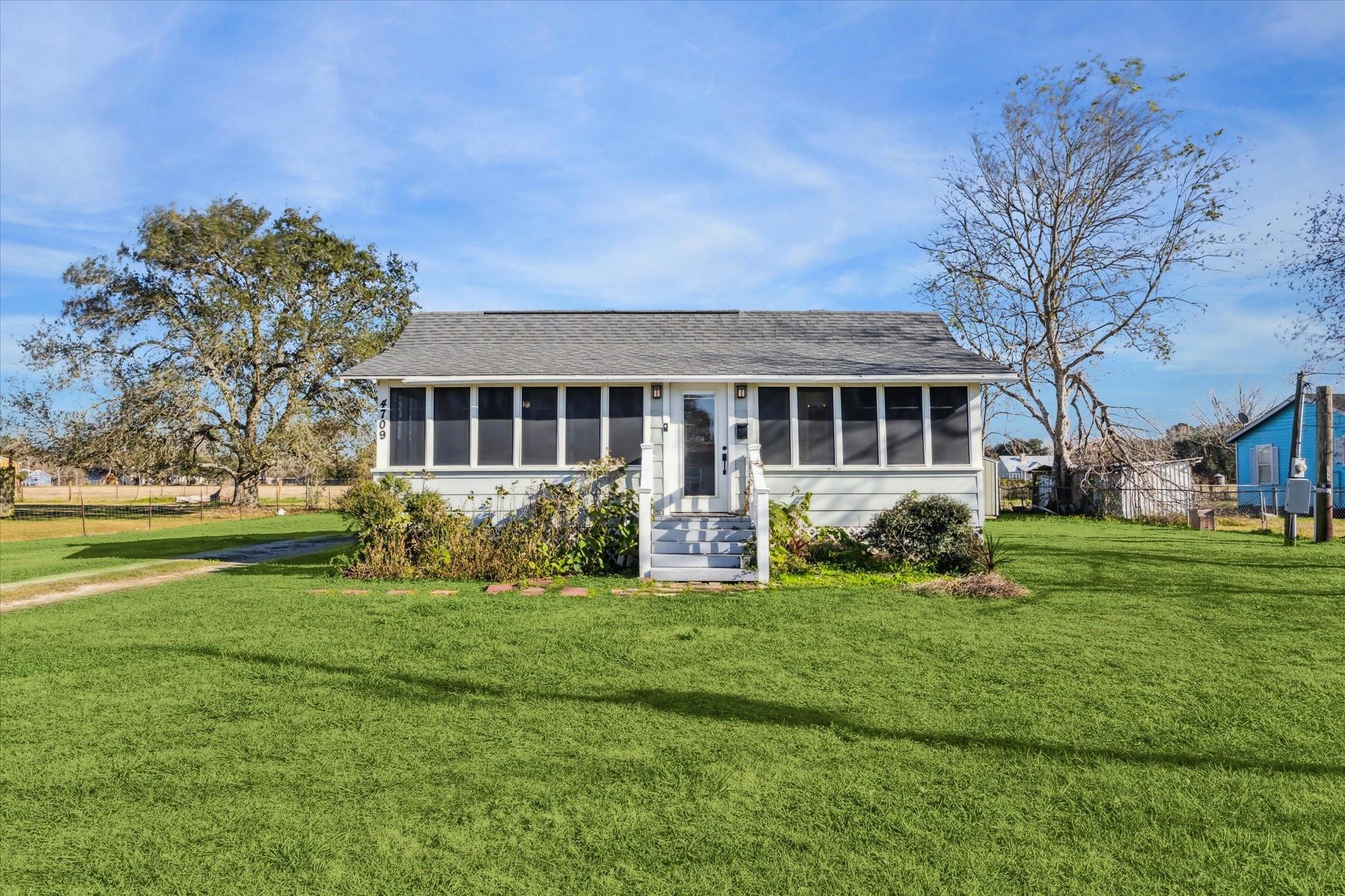 4709 Dickey Lane — photo