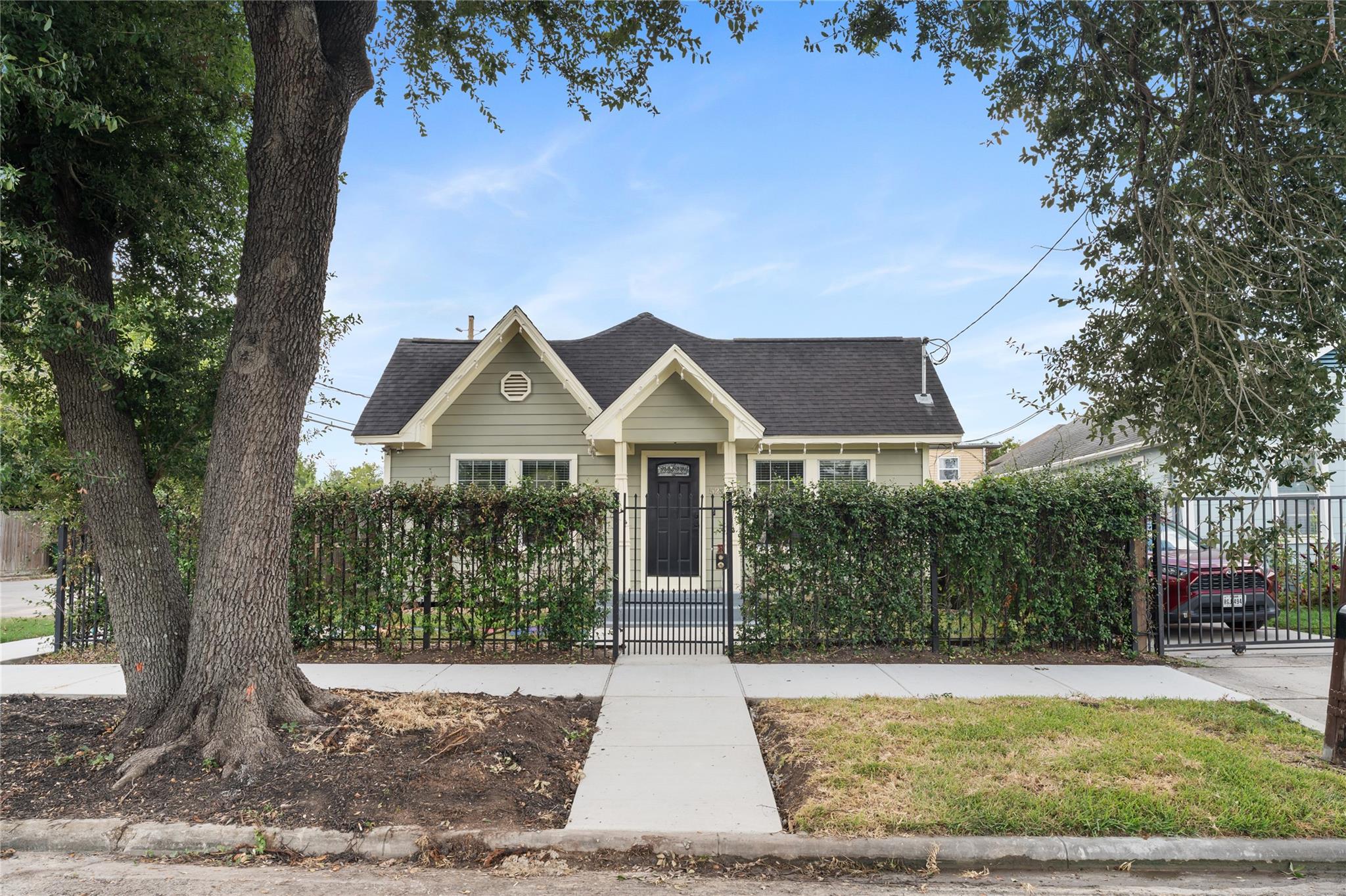 5256 Leeland Street — photo