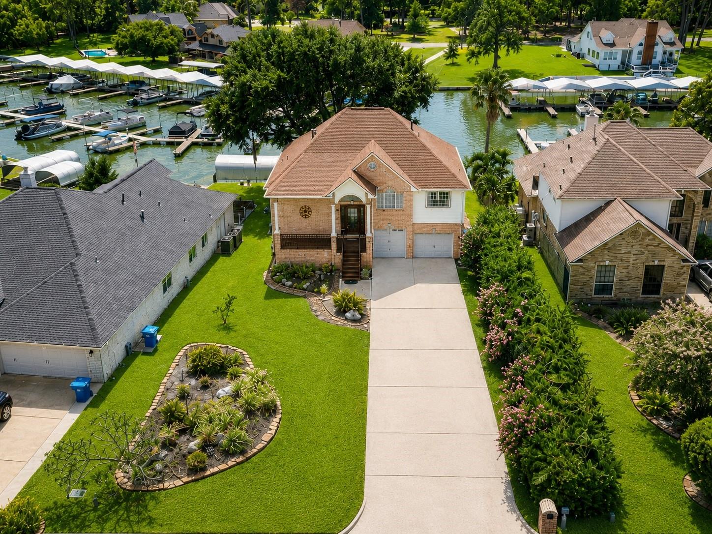 12498 Lake Vista Drive — photo