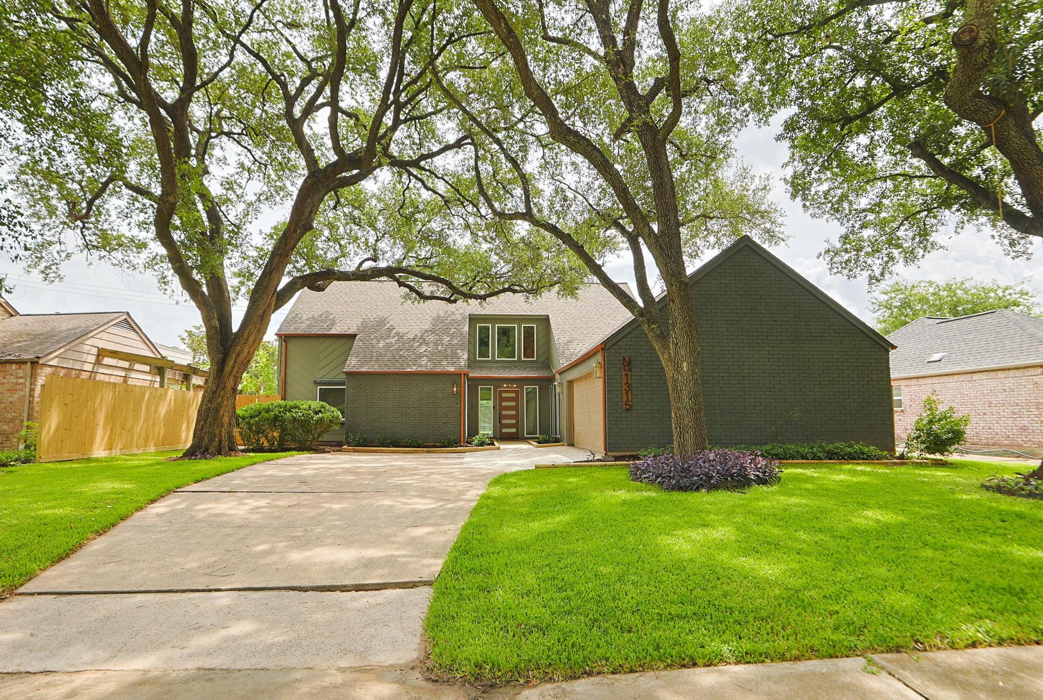 1315 Warwickshire Drive — photo