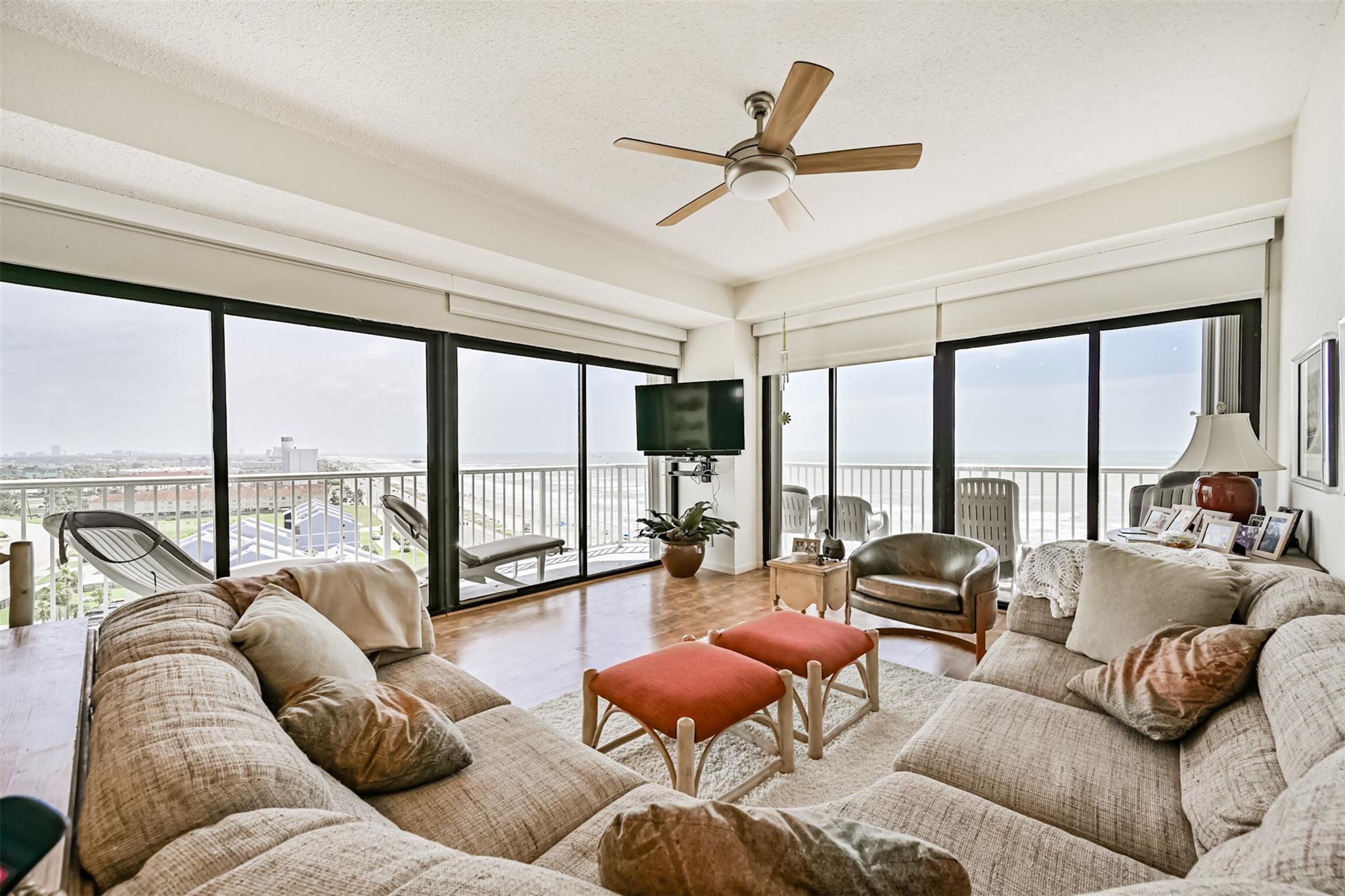 7700 Seawall Boulevard #1001 — photo