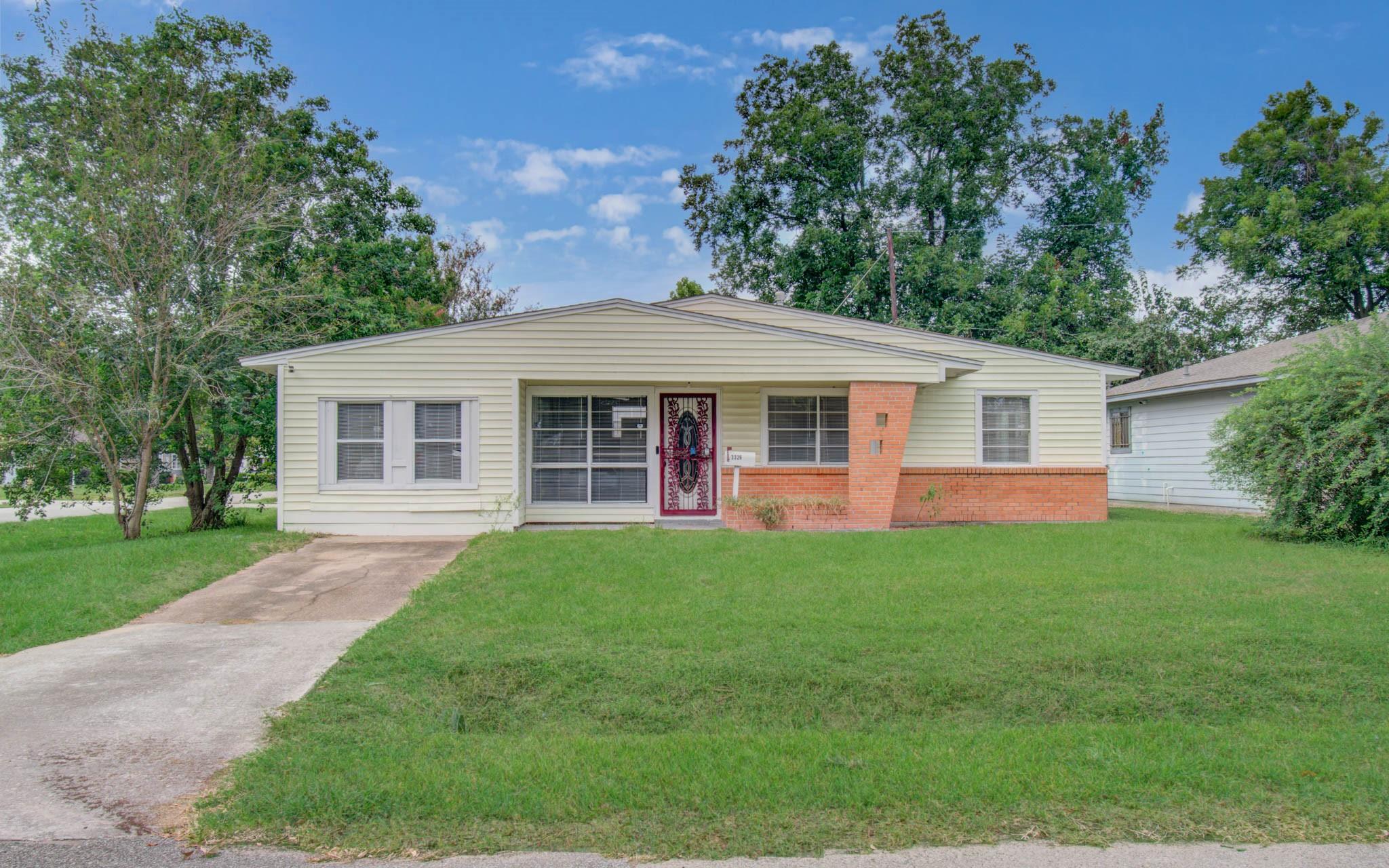 3326 Proswimmer Street — photo