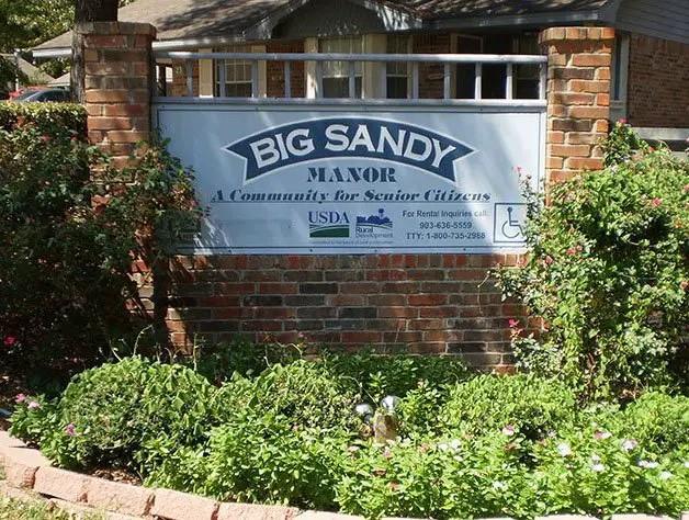 615 Robinson Rd — photo
