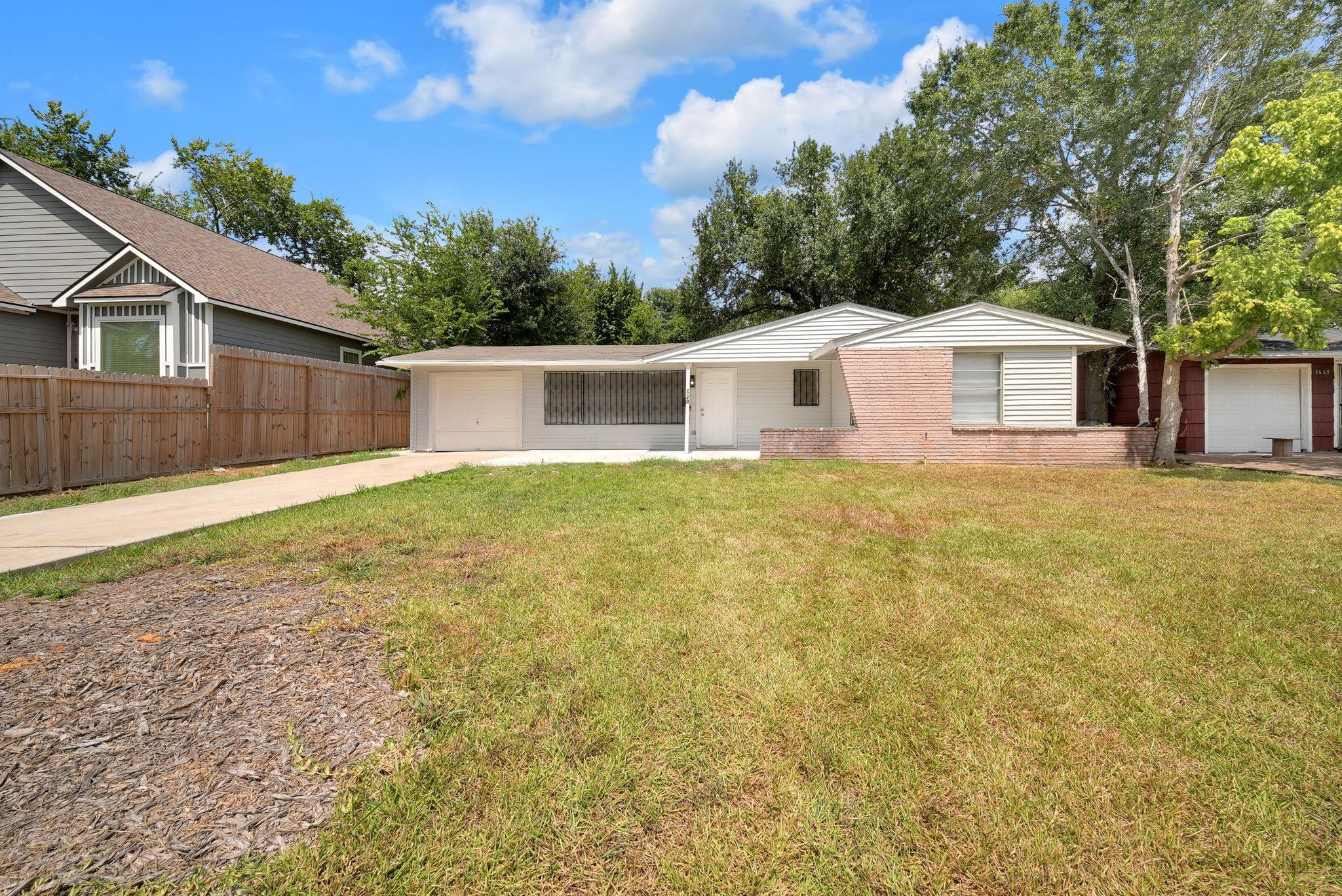 5831 Lyndhurst Street — photo