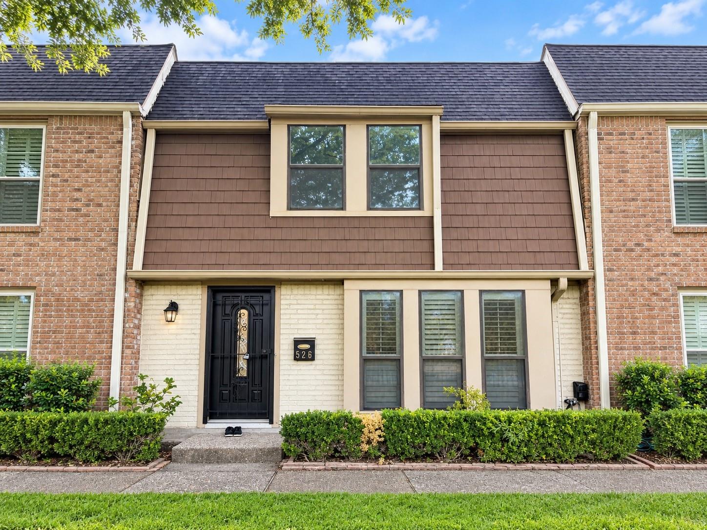 526 N Post Oak Lane — photo