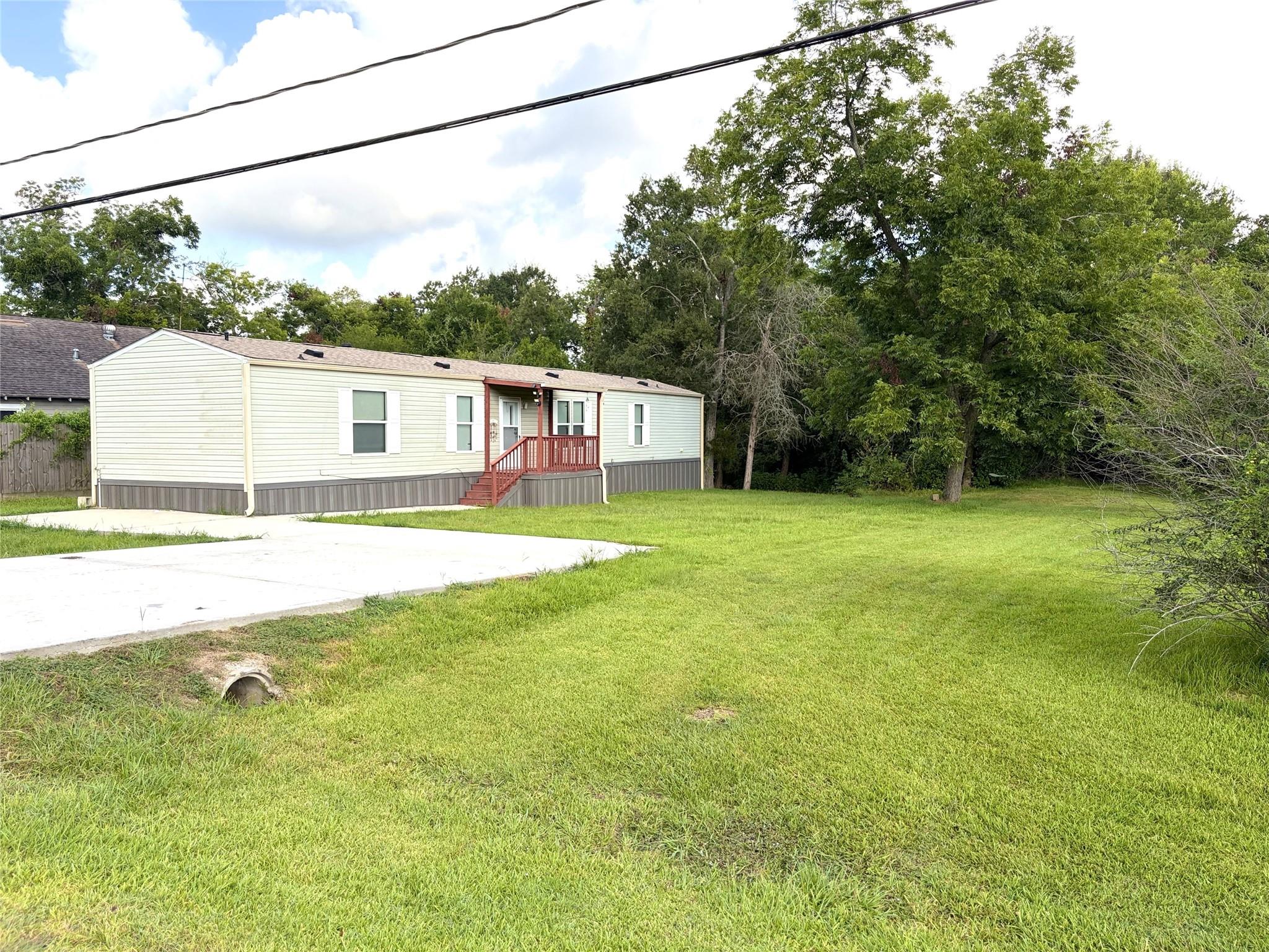 215 Live Oak Street — photo