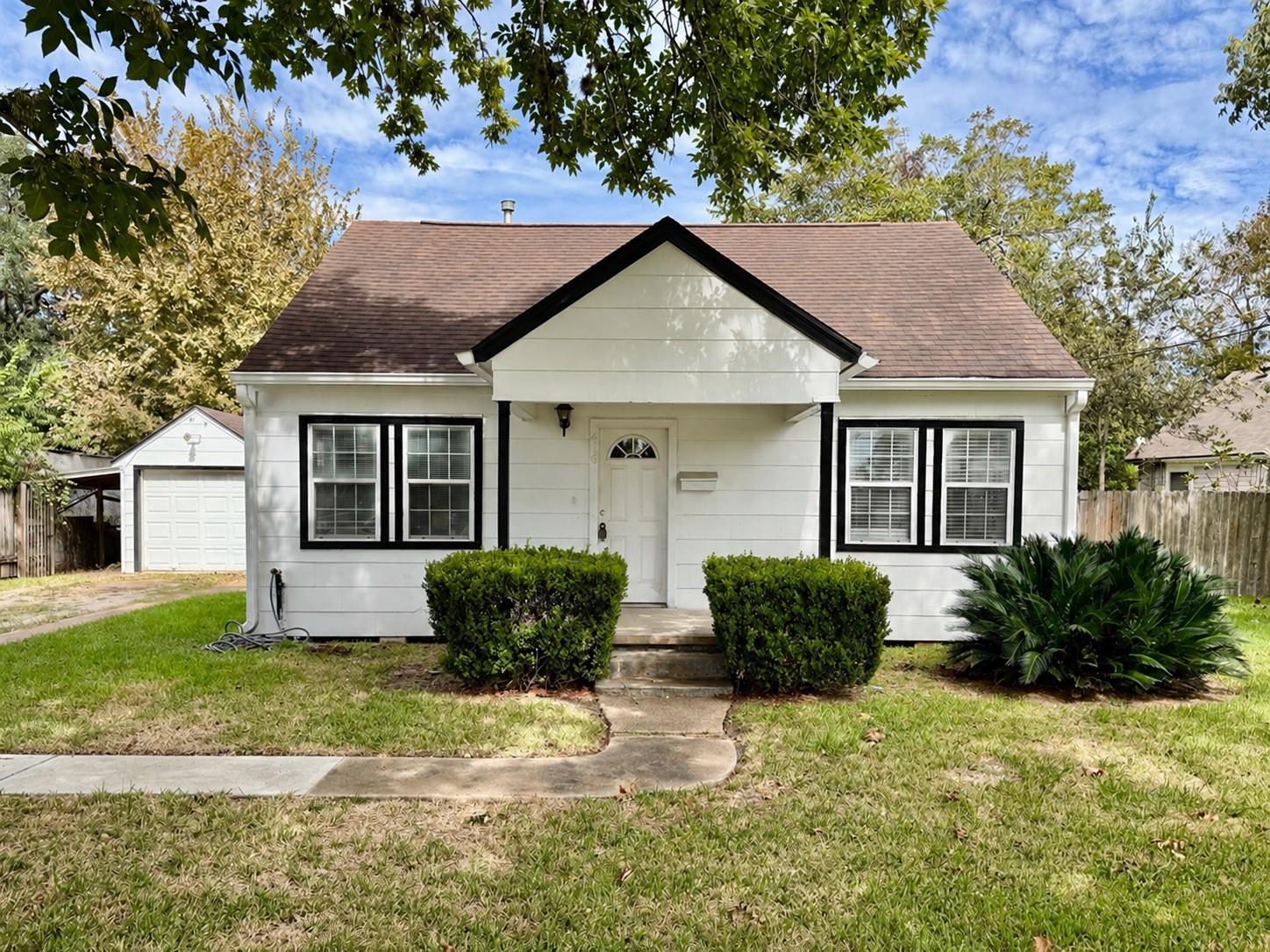 416 W Brazos Avenue — photo