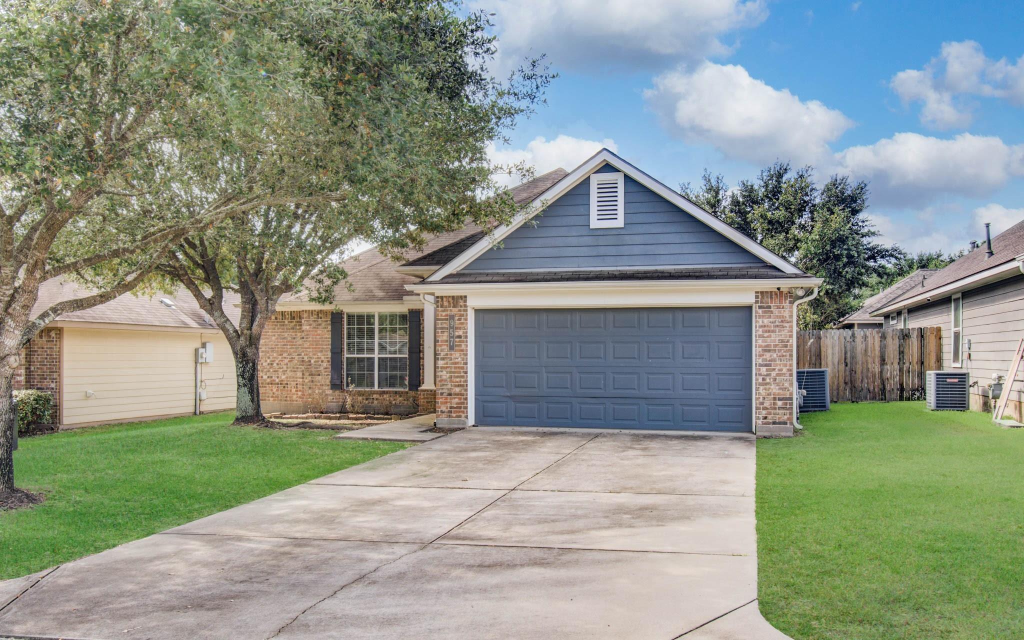957 Oak Terrace Drive — photo