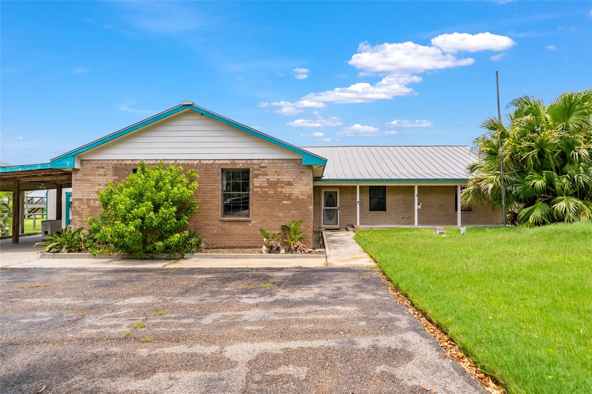 4931 FM 1781 — photo