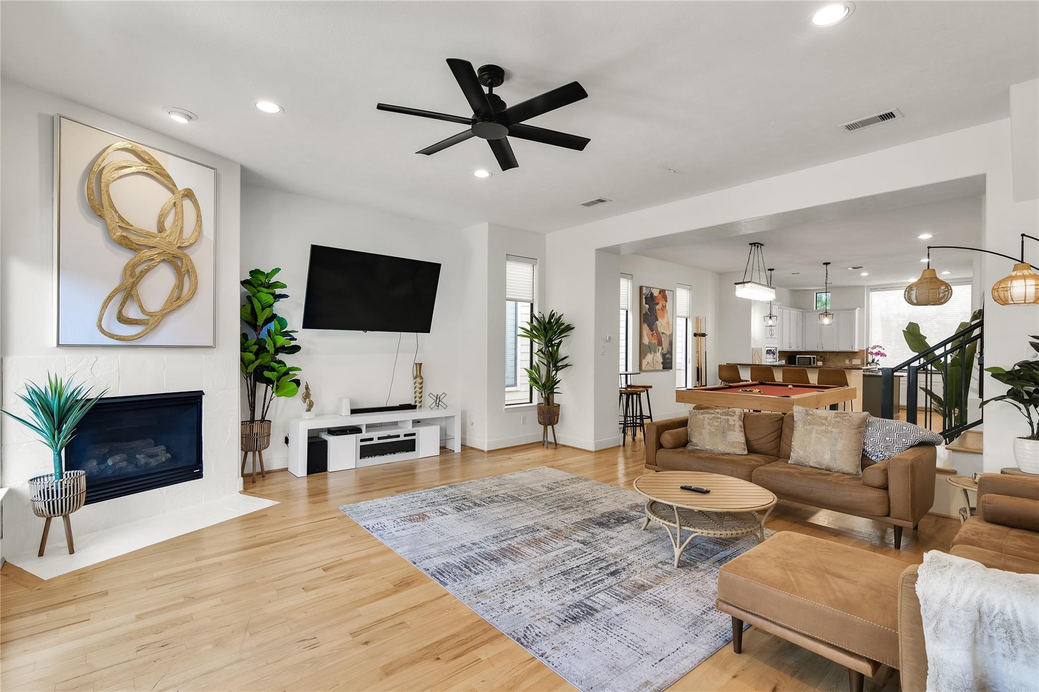 5213 Lillian Street — photo