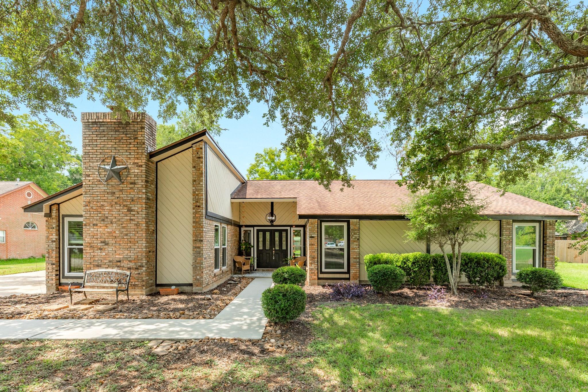 54 Royal Oak Circle — photo