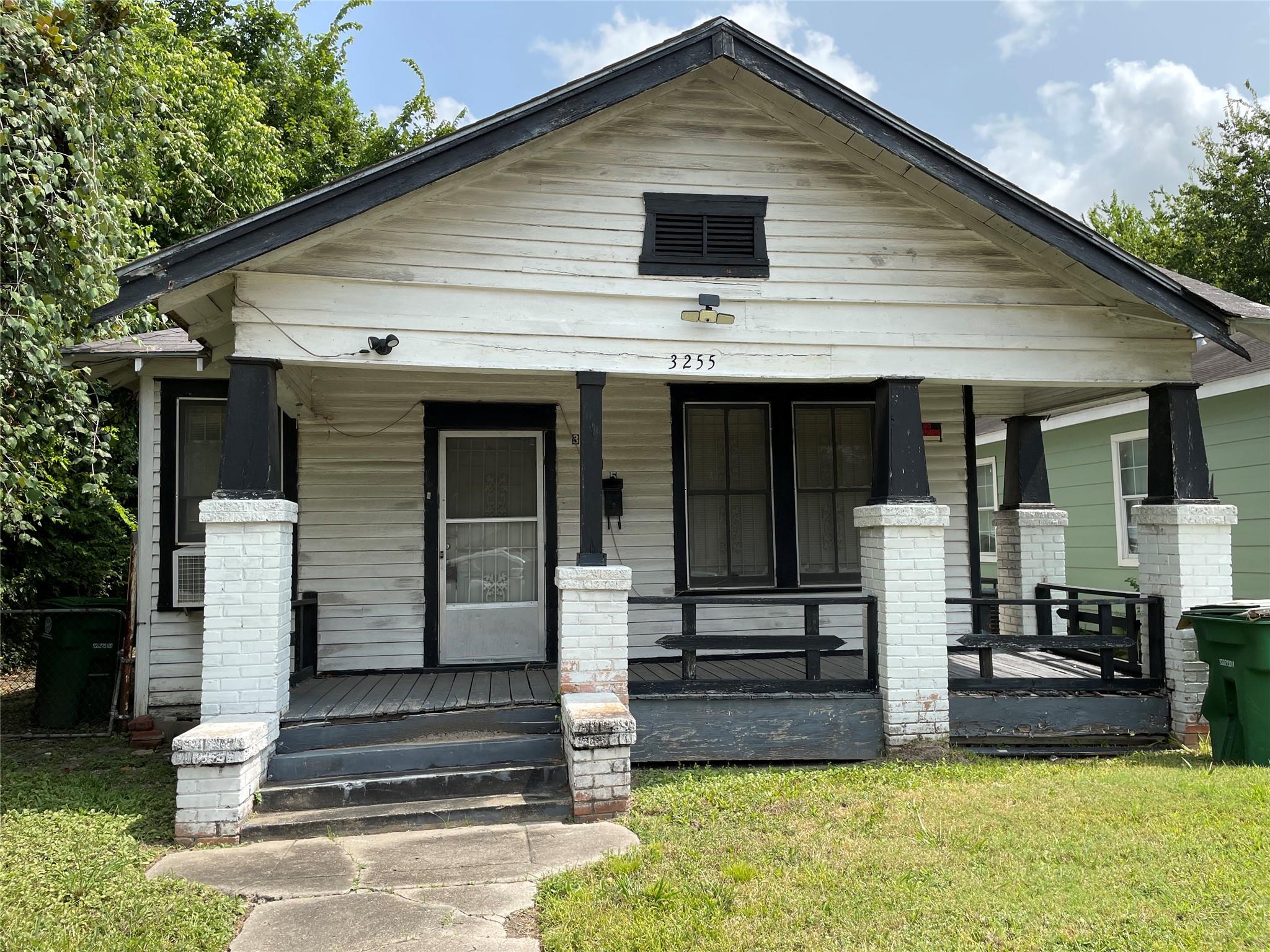 3255 Reeves Street — photo