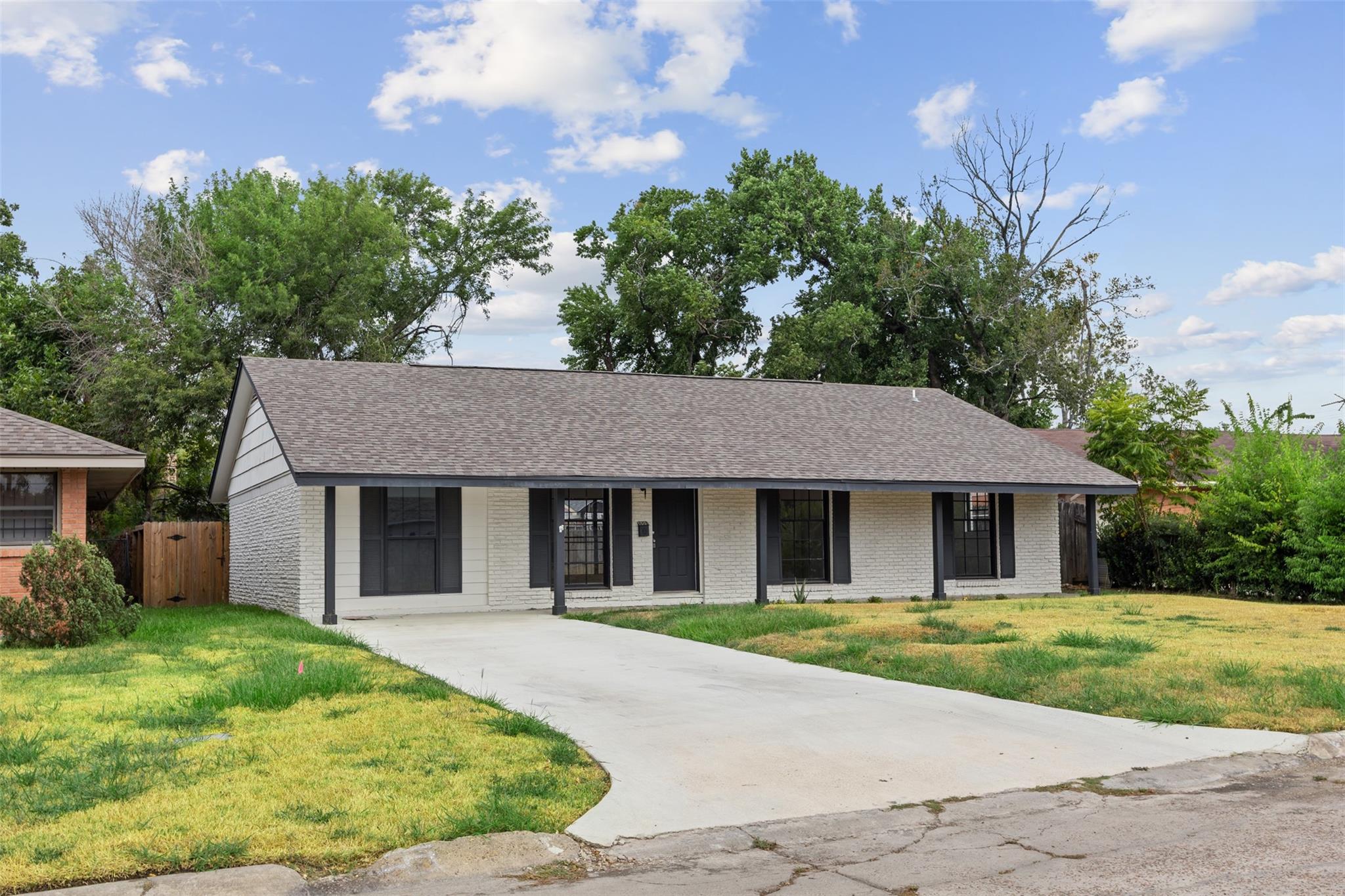 608 Lloyd Drive — photo