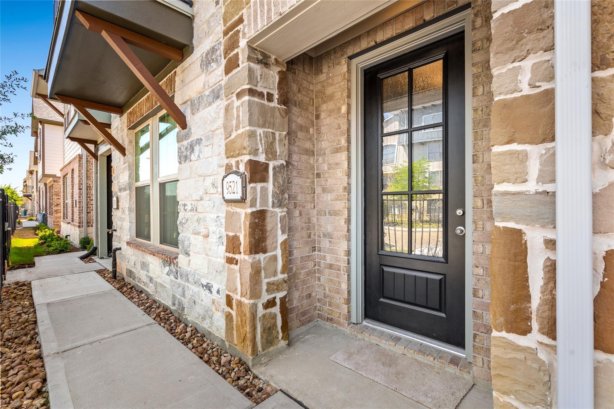 9521 Towne Lake Parkway — photo