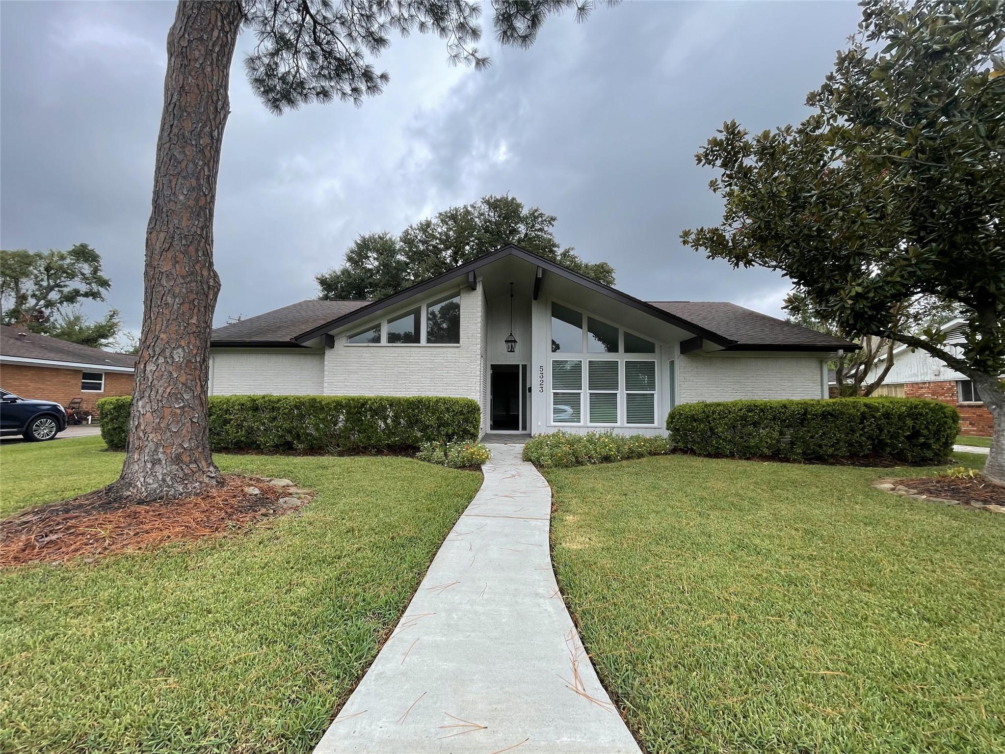 5323 Imogene Street — photo