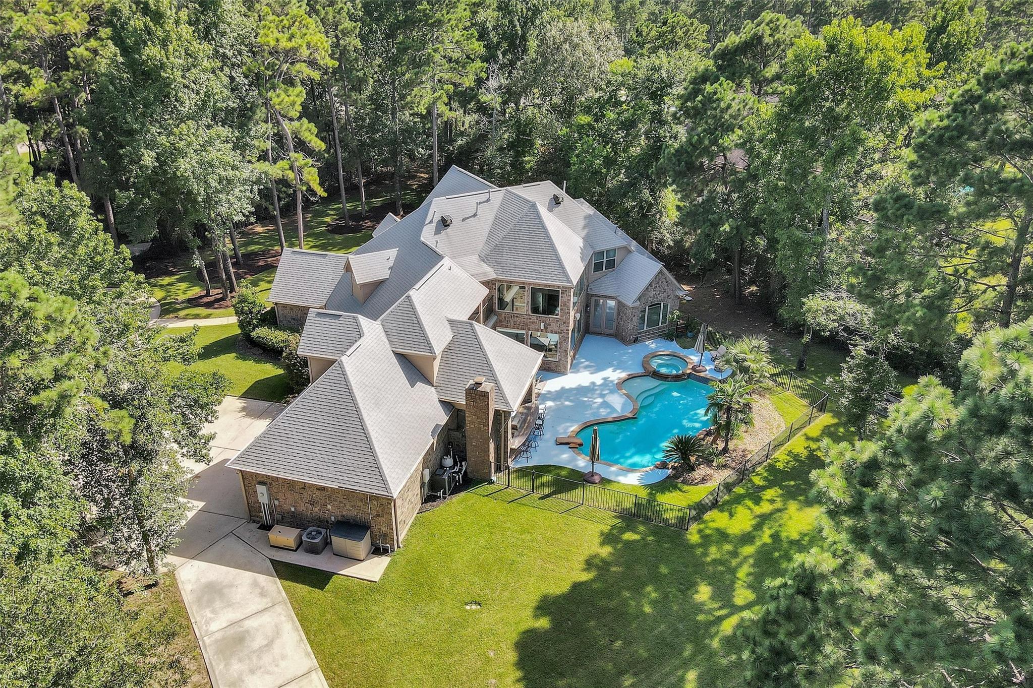 11018 Lake Windcrest — photo