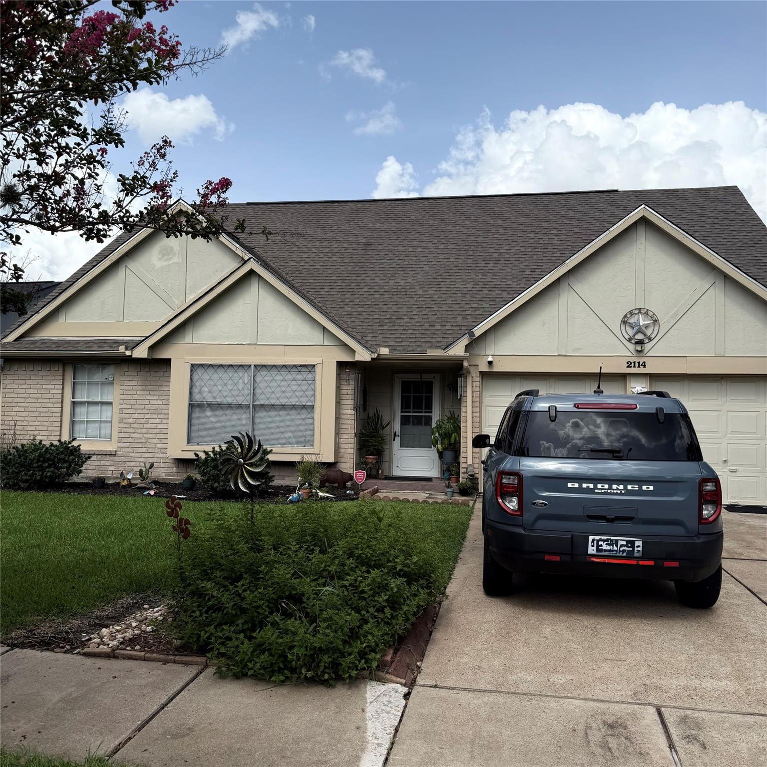 2114 Fountain Drive — photo