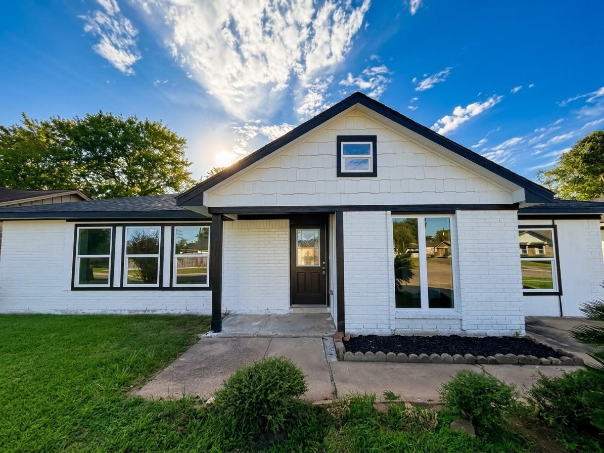 15022 Buxley Street — photo