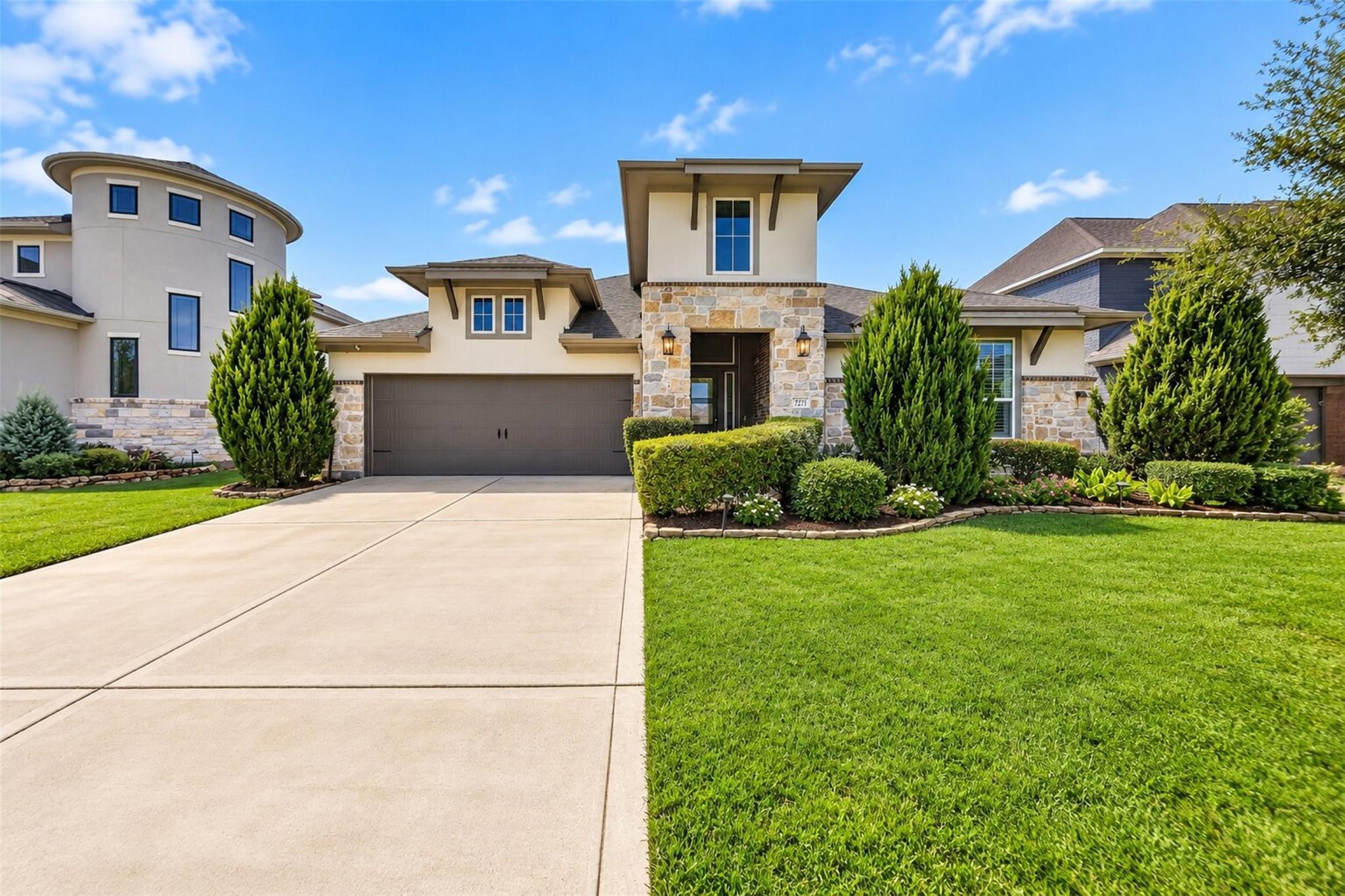 221 Lakehouse Landing Drive — photo