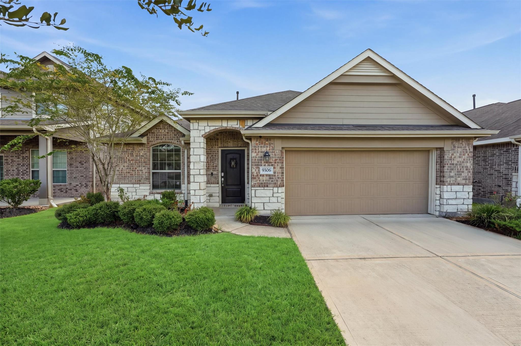 9306 Victoria Valley Court — photo