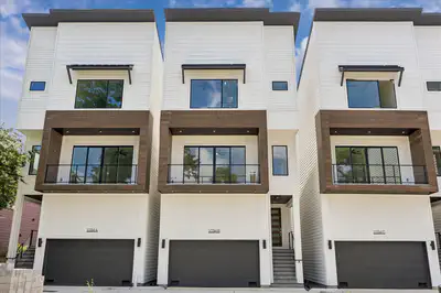 1034 W 17th St Street #D — photo