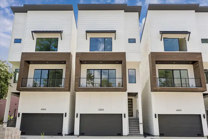 1034 W 17th St Street #D — photo