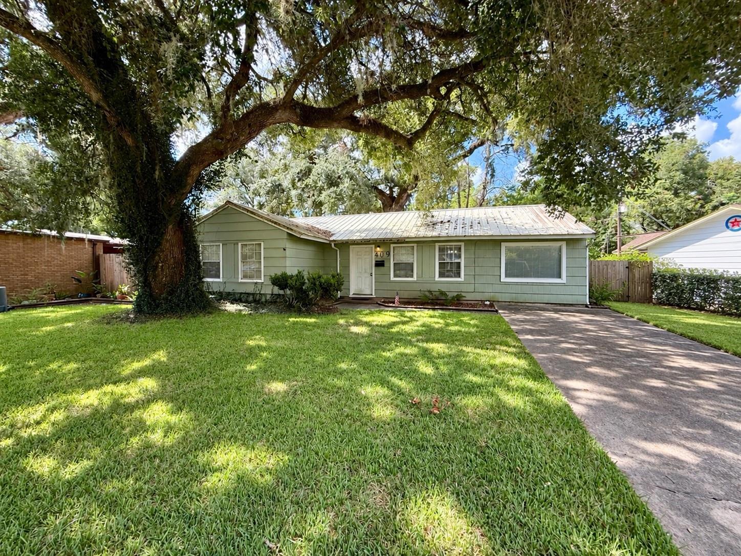 409 Oak Drive — photo