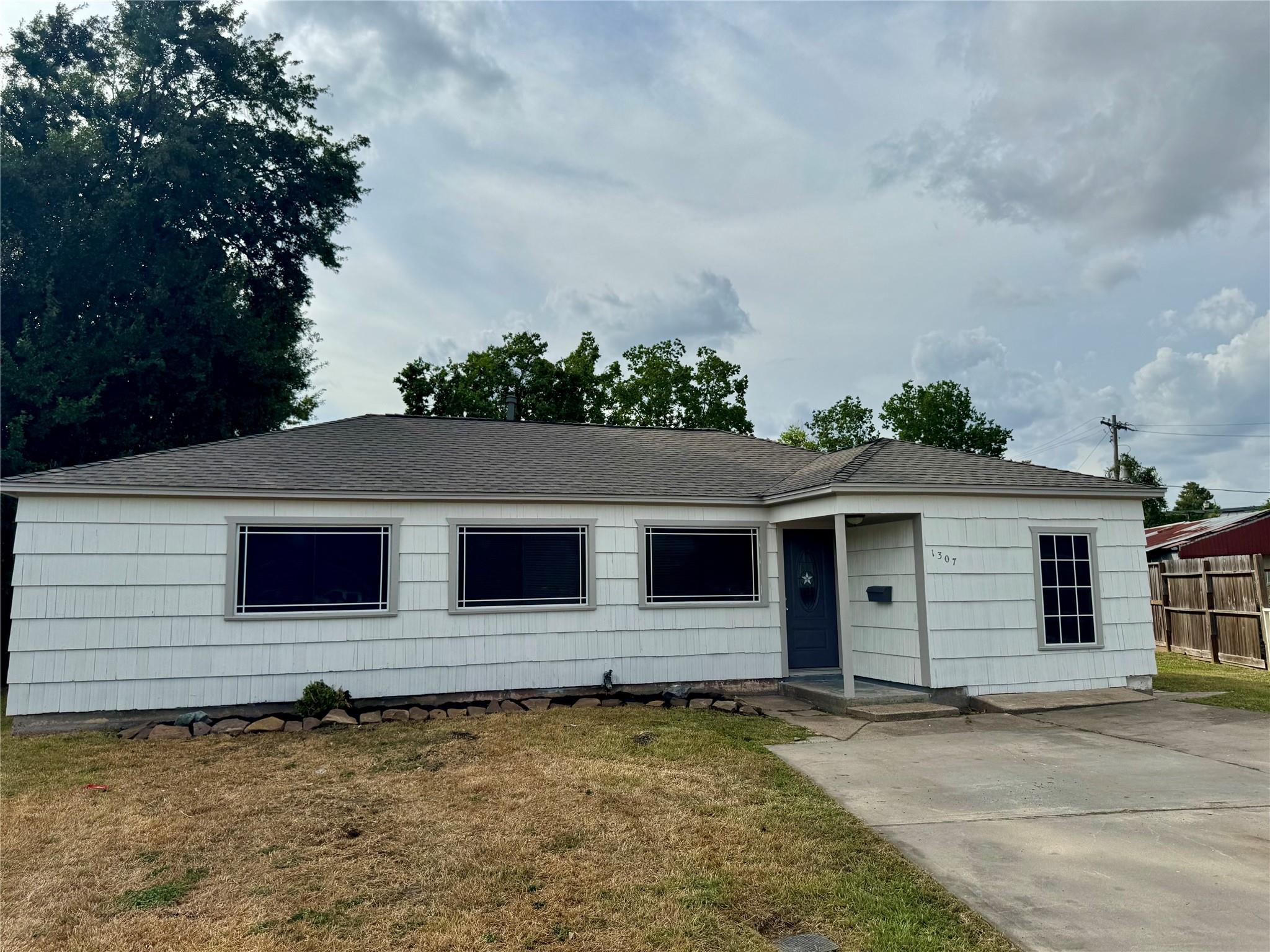 1307 Armor Avenue — photo